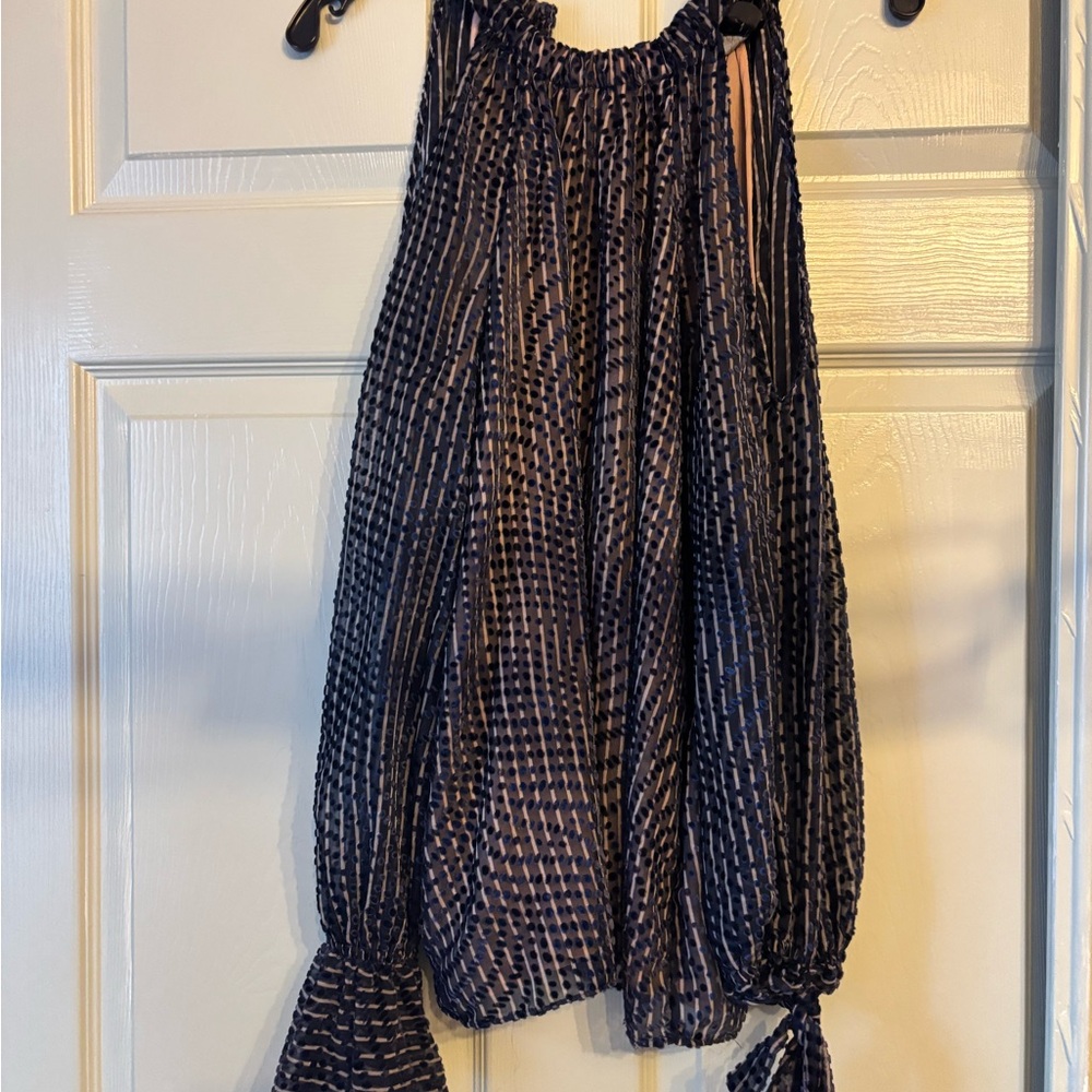 Bcbg cold‎ shoulder top size S